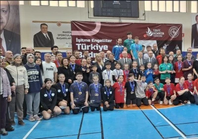 İşitme Engelliler T&uuml;rkiye Badminton Şampiyonası sona erdi
