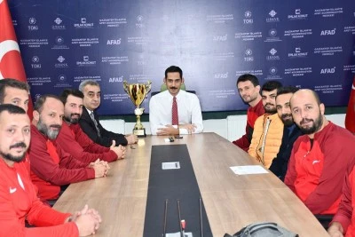 İslahiye Kaymakamlığı Voleybol Takımı T&uuml;rkiye ikincisi oldu
