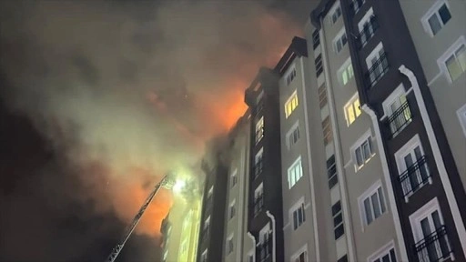 İstanbul Başak Mahallesinde &Ccedil;ıkan Yangın Kontrol Altına Alındı