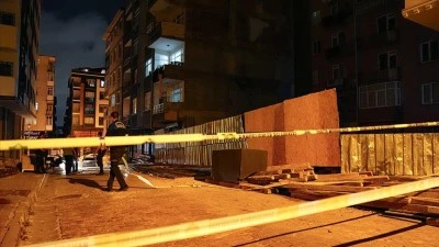 İstanbul'da 6 bloklu sitenin yıkımına başlandı