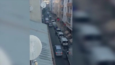 İstanbul'da Ambulansa Yol Vermeyen S&uuml;r&uuml;c&uuml; Halkı Kızdırdı
