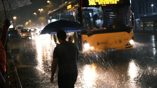 İstanbul'da Yoğun Yağış Trafiği Fel&ccedil; Etti