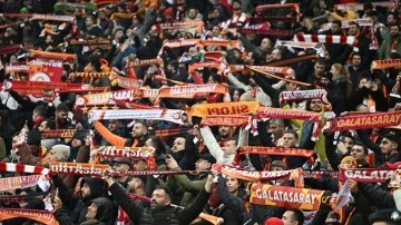 İstanbul Kul&uuml;b&uuml; Taraftarı Sel&ccedil;uk Tuncer'i Uğurluyor