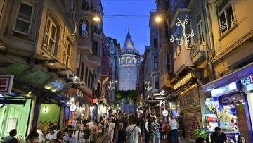 İstanbul'un tarihi simgelerinden Galata Kulesi FPV dronla g&ouml;r&uuml;nt&uuml;lendi