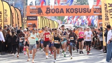 İstanbul &Uuml;sk&uuml;dar Meydanı'nda Renkli Bir Spor Şenliği