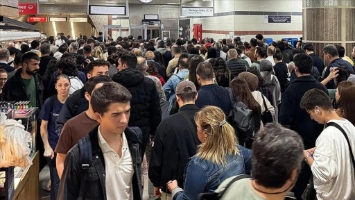 İstanbulkart Sorunu Y&uuml;z&uuml;nden Metro Erişiminde Yoğunluk Oluştu