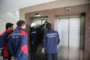 İtfaiye personeline &lsquo;asans&ouml;rde kurtarma&rsquo; eğitimi verildi