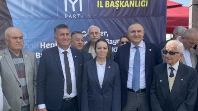 İYİ Parti'li Taş, babası Alparslan T&uuml;rkeş i&ccedil;in d&uuml;zenlenen anmaya katıldı
