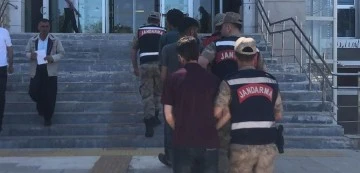 Kablo &ccedil;alan 3 ş&uuml;pheli tutuklandı