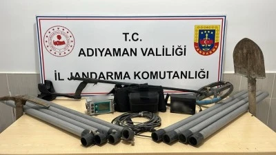 Ka&ccedil;ak kazı yapan 3 ş&uuml;pheli yakalandı