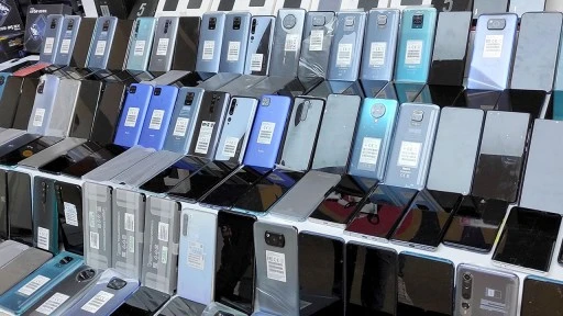 Ka&ccedil;ak telefon satılan işyerlerine baskın