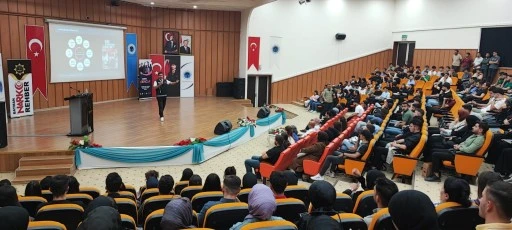 KADES ve UYUMA programları kamp&uuml;ste tanıtıldı