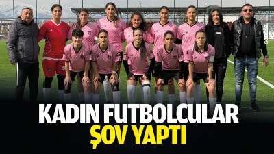 Kadın futbolcular şov yaptı