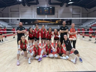 Kadın Voleybol Takımı T&uuml;rkiye Finalleri i&ccedil;in sahada