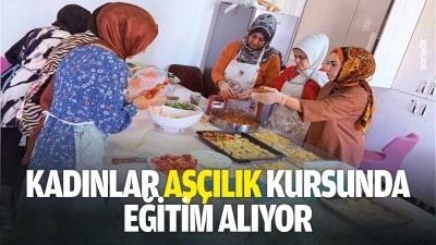 Kadınlar aş&ccedil;ılık kursunda eğitim alıyor