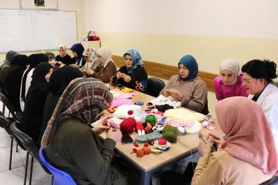 Kadınlar atık eşyalara yeniden hayat veriyor