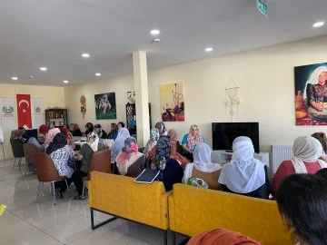 Kadınlar i&ccedil;in program d&uuml;zenledi