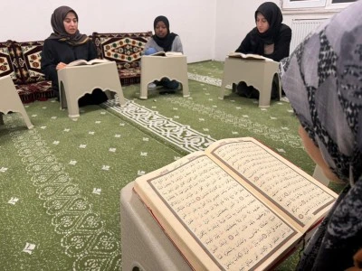 Kadınlar kur&rsquo;anı &ouml;ğreniyor