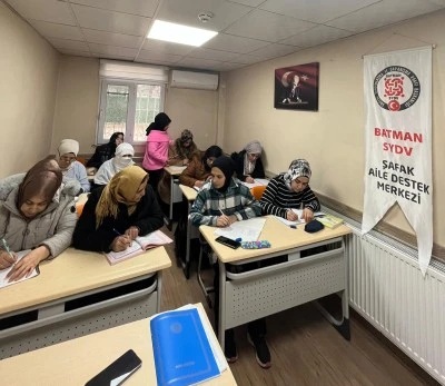 Kadınlar Şafak ADEM&rsquo;de okuyor