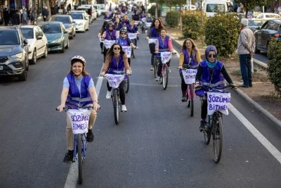 Kadınlar şiddetsiz bir yaşam i&ccedil;in pedal &ccedil;evirdi