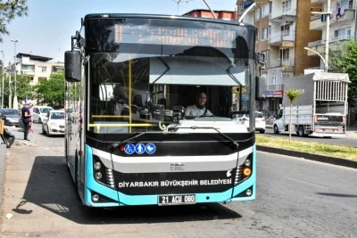 Kadınlar toplu ulaşımda direksiyona ge&ccedil;ti: Tabuları yıkacağız