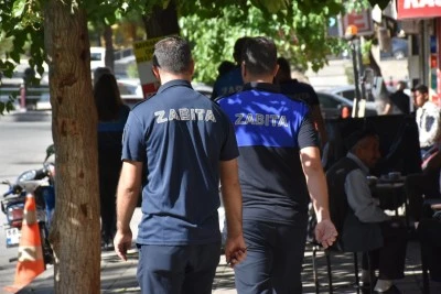 Kaldırımları işgal eden 15 işletmeye para cezası