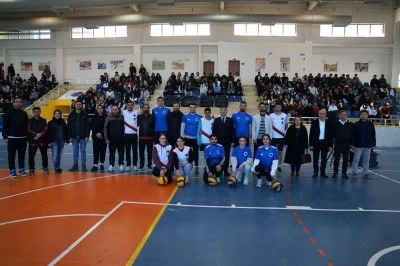 Kamp&uuml;ste engeller kalktı