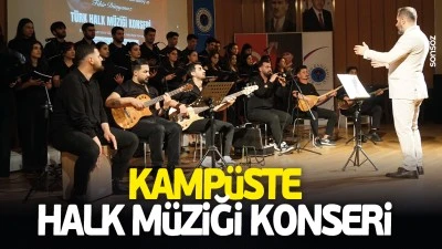 Kamp&uuml;ste halk m&uuml;ziği konseri