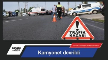 Kamyonet devrildi
