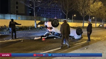 Kamyonet ile otomobilin &ccedil;arpıştığı kazada 3 kişi yaralandı