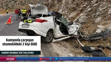 Kamyonla &ccedil;arpışan otomobildeki 2 kişi &ouml;ld&uuml;
