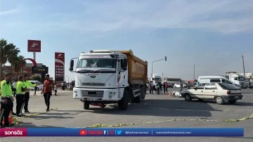 Kamyonun &ccedil;arptığı motosikletin s&uuml;r&uuml;c&uuml;s&uuml; &ouml;ld&uuml;