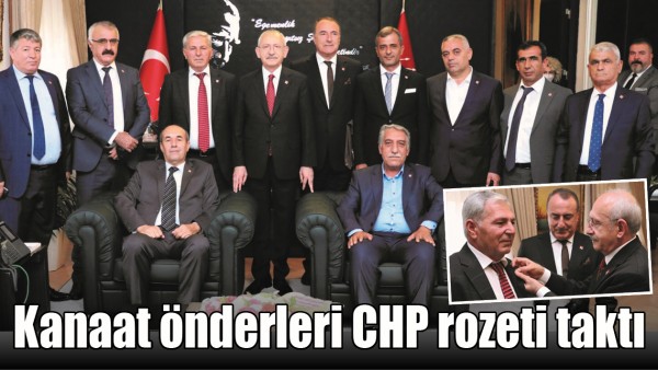 KANAAT &Ouml;NDERLERİ CHP ROZETİ TAKTI