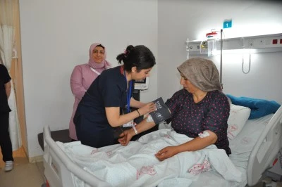 Kanaması olan hasta V-Notes cerrahisiyle tedavi edildi