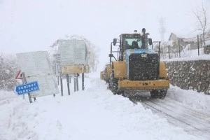 Kapanan yolar ulaşıma a&ccedil;ıldı