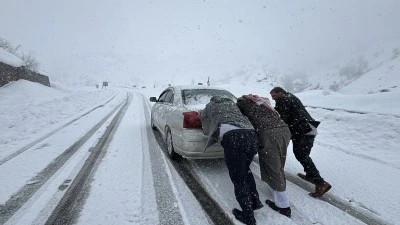 Kar nedeniyle 122 k&ouml;y ve mezra yolu ulaşıma kapandı