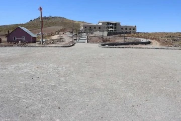 Karacadağ Kayak Merkezi'nde otel inşaat devam ediyor