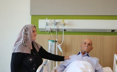 Karaciğerinden 13 santimetre uzunluğunda t&uuml;m&ouml;r &ccedil;ıkarıldı