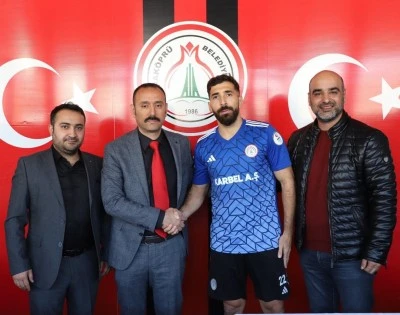 Karak&ouml;pr&uuml; Belediyespor, orta saha oyuncusu Burak &Ccedil;olak'ı transfer etti
