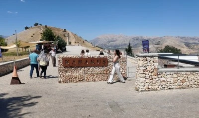 Karakuş T&uuml;m&uuml;l&uuml;s&uuml;'ndeki "krali&ccedil;e mezarları" g&uuml;n y&uuml;z&uuml;ne &ccedil;ıkarılacak