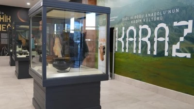 Karaz K&uuml;lt&uuml;r&uuml;'ne ait eserler sergileniyor