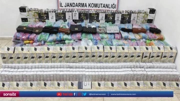 Kargo aracında g&uuml;mr&uuml;k ka&ccedil;ağı eşya ele ge&ccedil;irildi