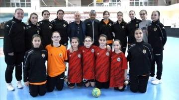 Kastamonu Şehit B&uuml;lent Gider Ortaokulu Hentbol Takımları T&uuml;rkiye Finallerine Katılacak