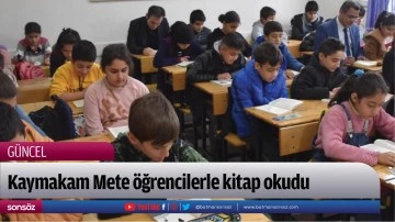 Kaymakam Mete &ouml;ğrencilerle kitap okudu