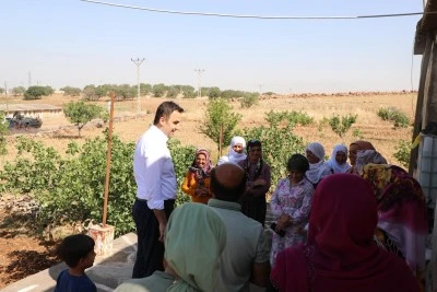 Kaymakam, sarımsak hasadı yaptı