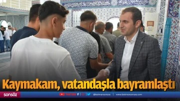 Kaymakam, vatandaşla bayramlaştı
