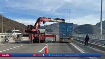 Kaza D&uuml;zce kesiminde ulaşımı aksattı