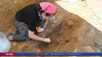 Kazıda bulunan g&ouml;m&uuml;l&uuml; &ccedil;ocuk sayısı 60'a y&uuml;kseldi