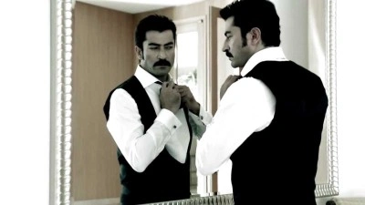 Kenan İmirzalıoğlu Ser&ccedil;e Dizisi İ&ccedil;in Ay Yapım ile Anlaşma Yaptı