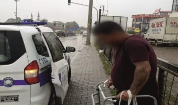 Kendini engelli gibi g&ouml;stererek dilenen kişi yakalandı